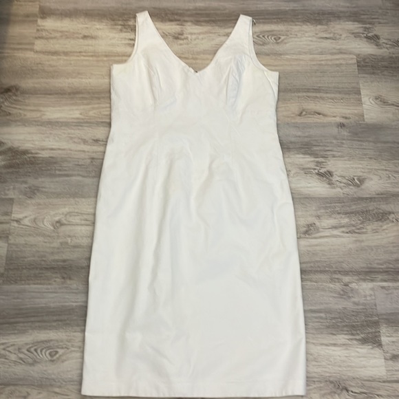 Bloomingdale’s White Waffle Fabric Sleeveless V-Neck Zip Up V-Back Midi Dress 14 - Picture 3 of 8